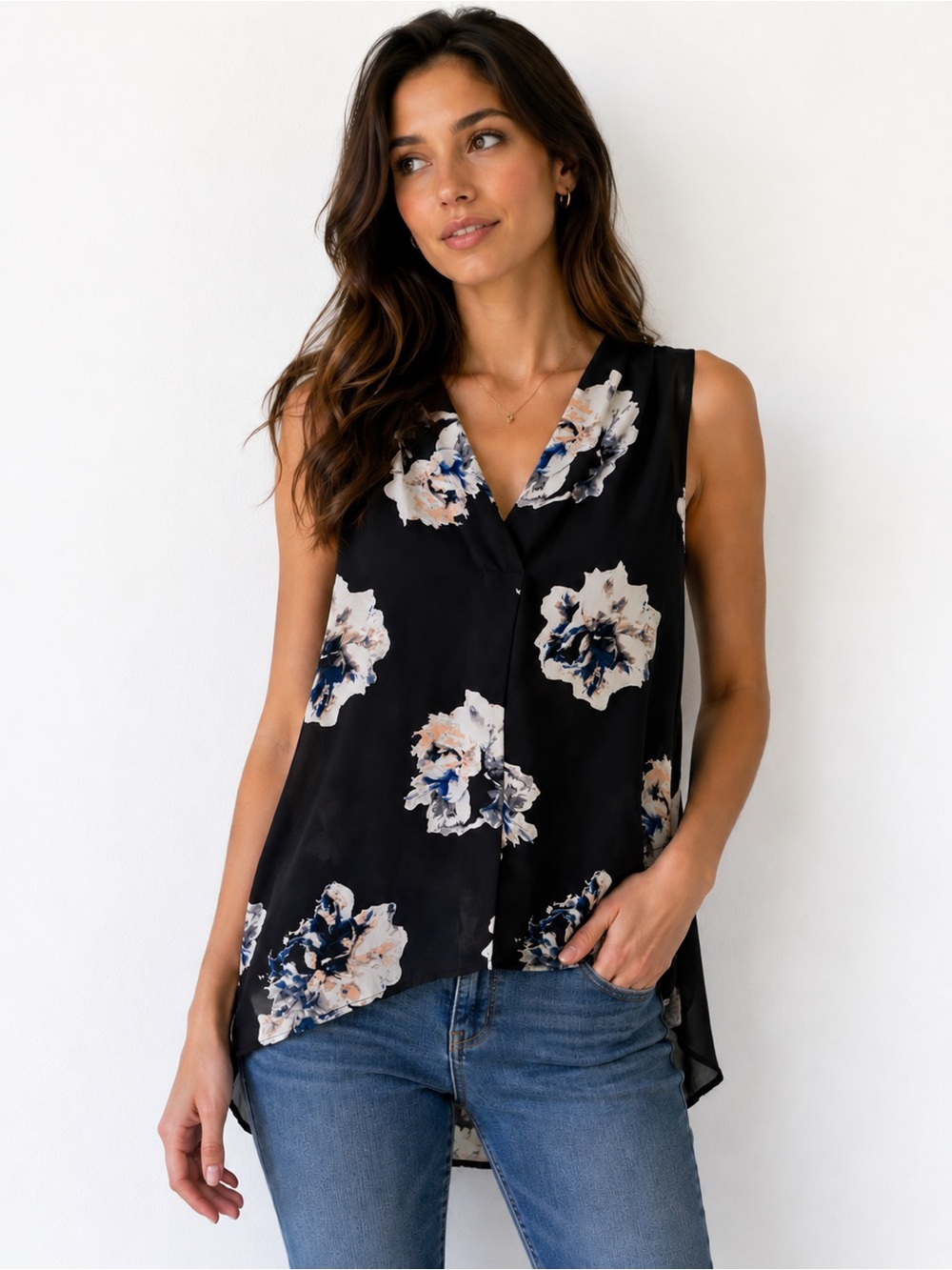 Vince Camuto Black Floral V-Neck Sleeveless Top